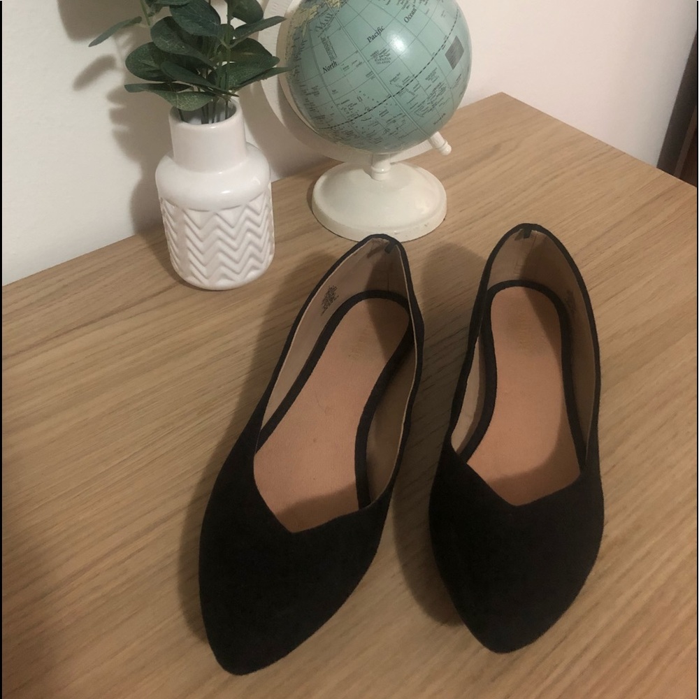 Old Navy black ballet flat, size 7